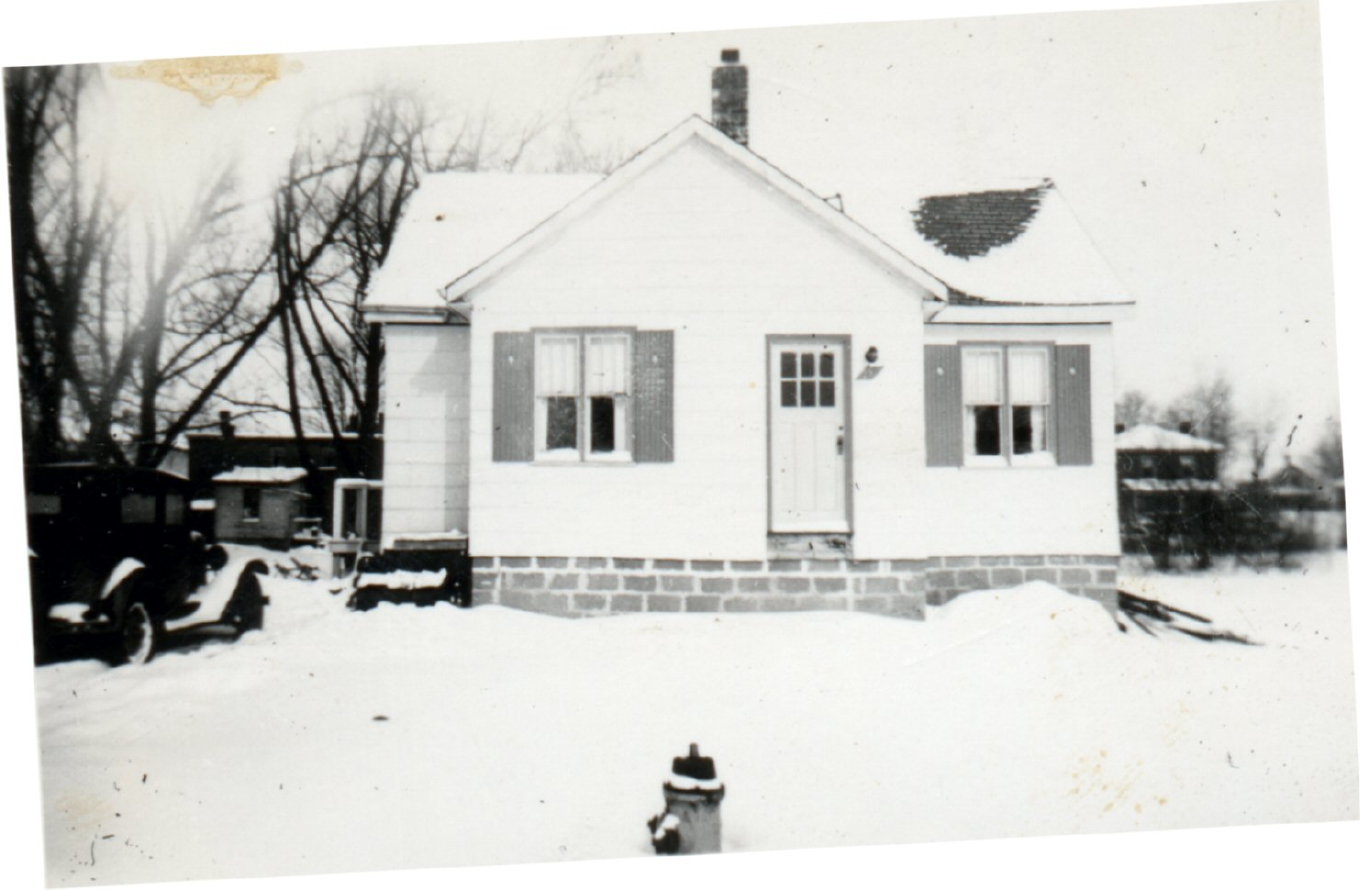254 Caddy Street 1947 - beside the creek