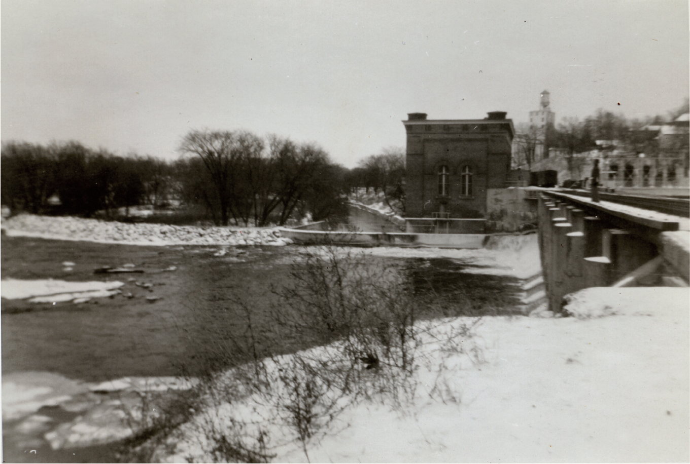 Quaker Dam end of London St Jan 1961