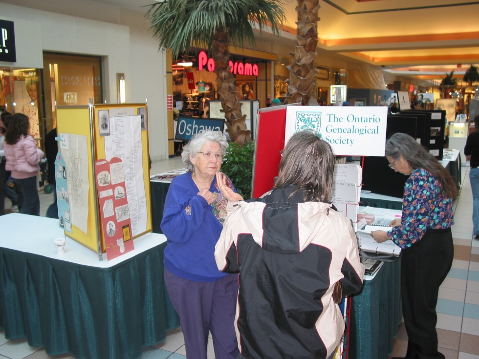 Whitby_Oshawa_Genealogical_Society_at_Oshawa_Mall_2004_E.jpg